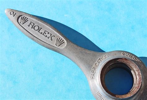 rolex case back opening tool.